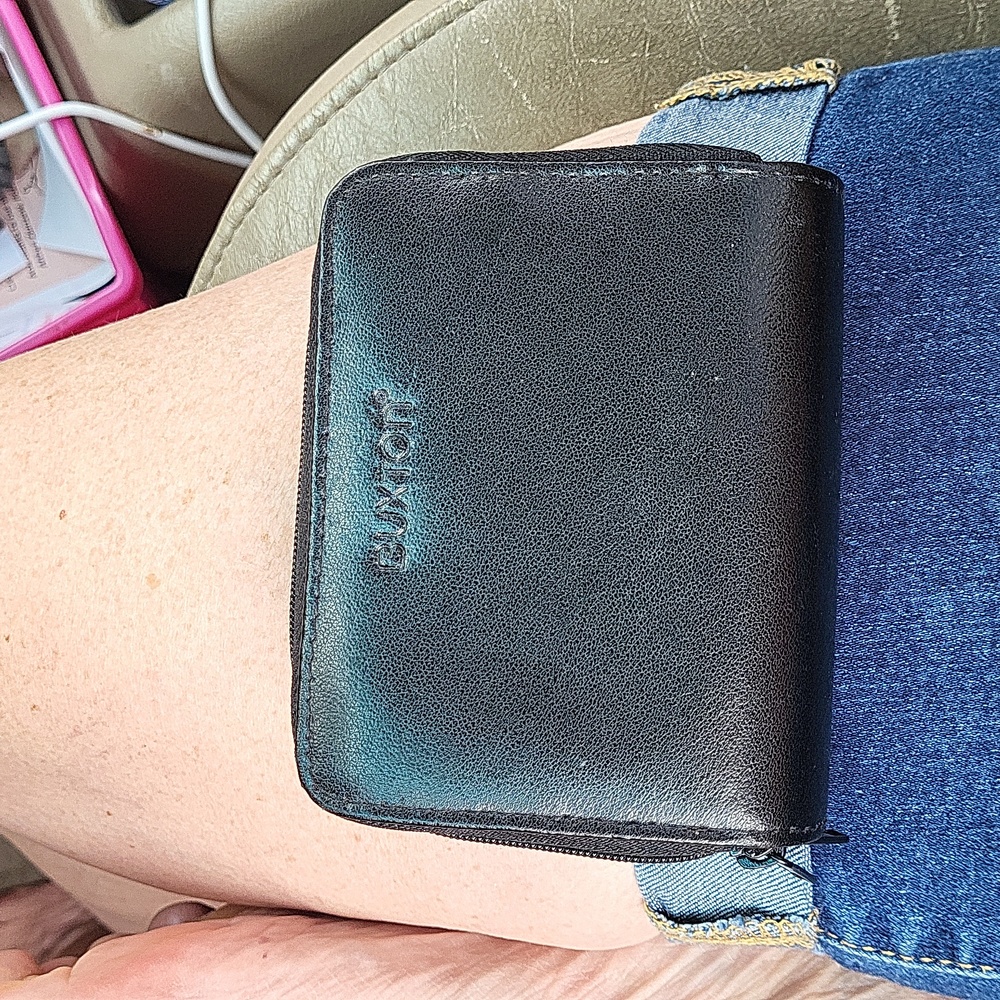 Buxton leather small wallet